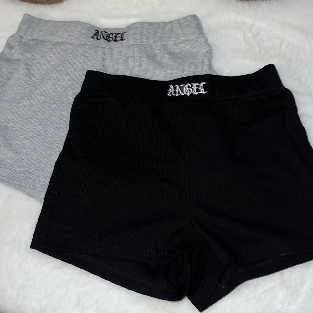 2 pairs of shorts🖤🤍